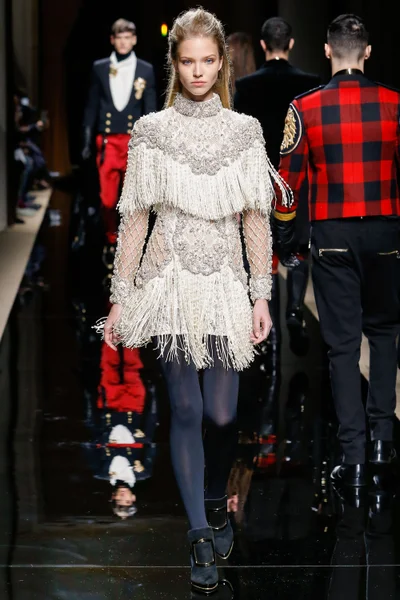Look 18